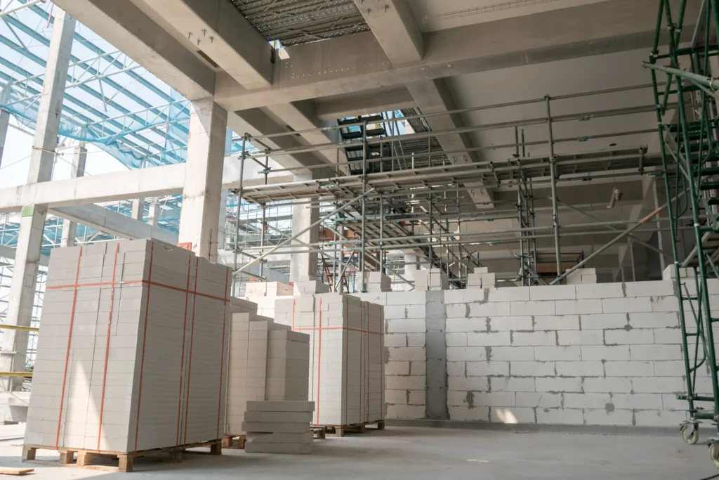 Construcción de estacionamiento comercial